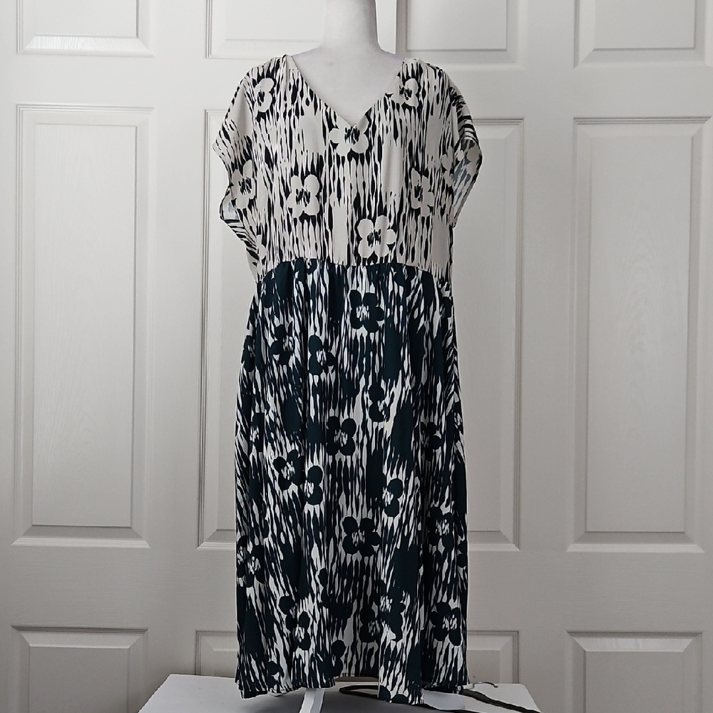 Eloquii Keyhole Back Midi Dress